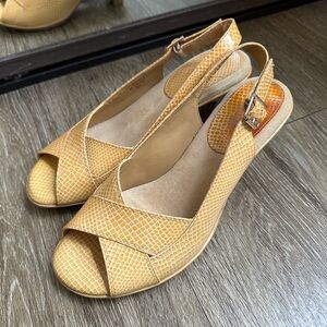 Softspots Women’s Yellow Heel